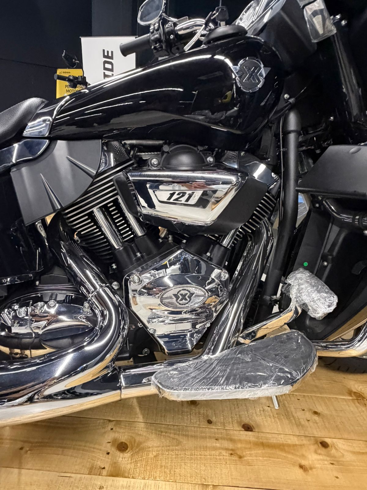 RL2000 Black Engine Side